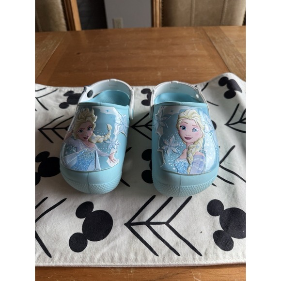 Girls Crocs Childrens Size C12 DISNEY'S Frozen 2 Anna Elsa Light Up Crocs - Picture 1 of 7